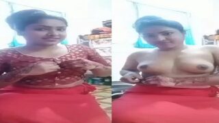 Desi leaked MMS gf removing saree boobs show